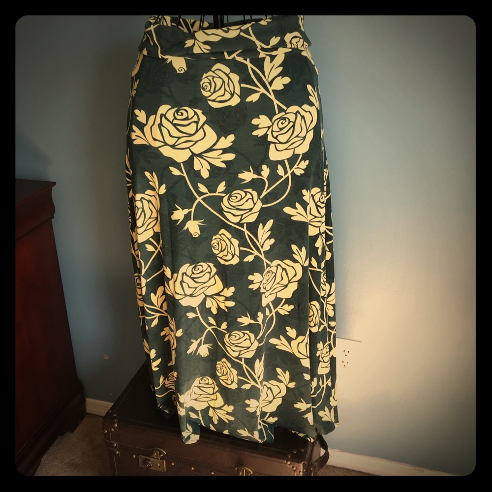 Lularoe women size medium roses maxi skirt
